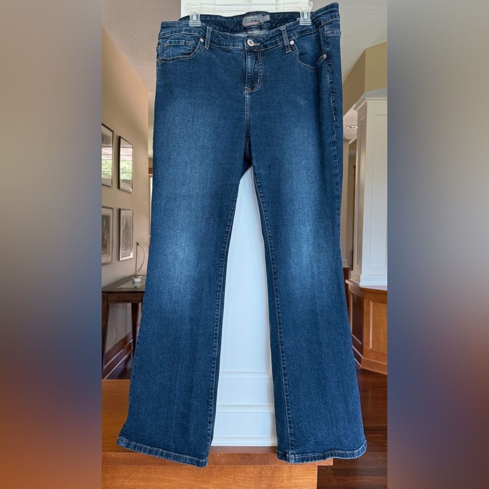 Torrid Women’s Size 16R Mid-Rise Slim Boot Vintage Stretch Blue Jeans.